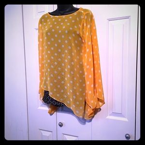 Vince Camuto women’s top size small